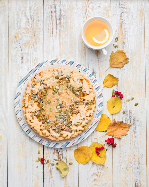 Осенний фон с тыквенным пирогом
 - Фото, изображение
