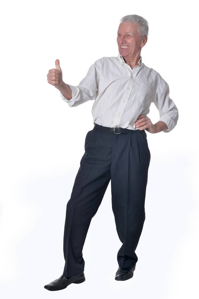 senior man showing thumb up - Foto, afbeelding