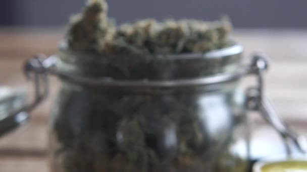 Kapacita s lékařskou marihuanu - Záběry, video