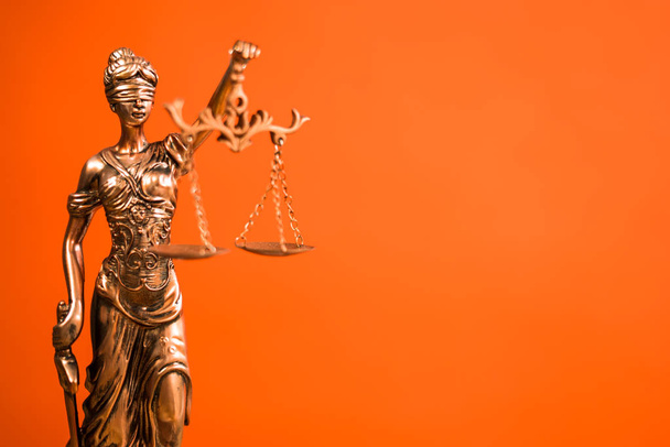 Леди Правосудие, Фемида, символ закона
 - Фото, изображение