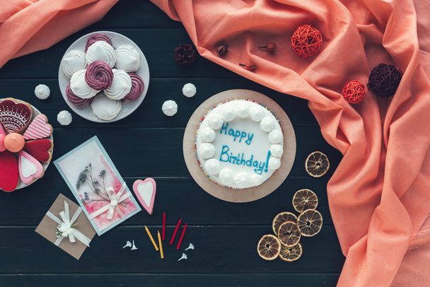 születésnapi krémes torta  - Fotó, kép