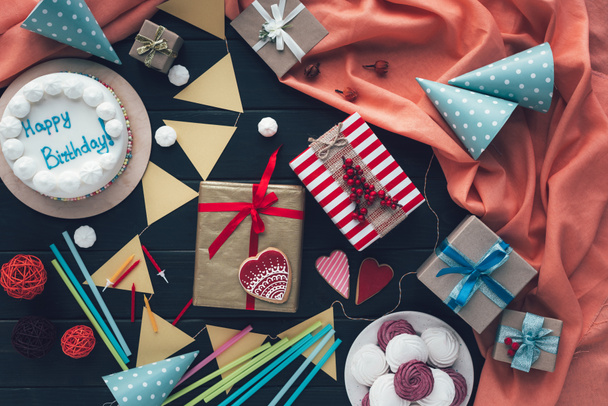 regalos con dulces y pasteles
 - Foto, Imagen