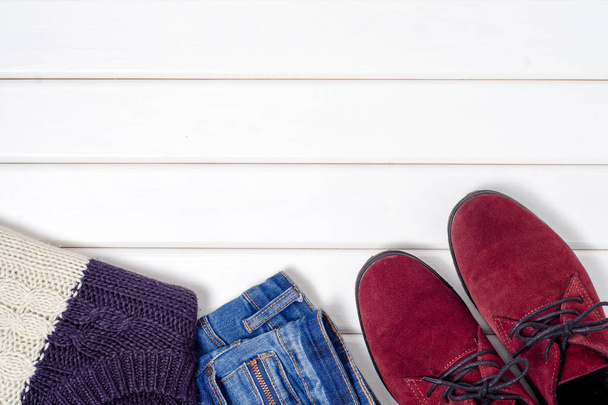 Female suede shoes sweater jeans - Foto, afbeelding