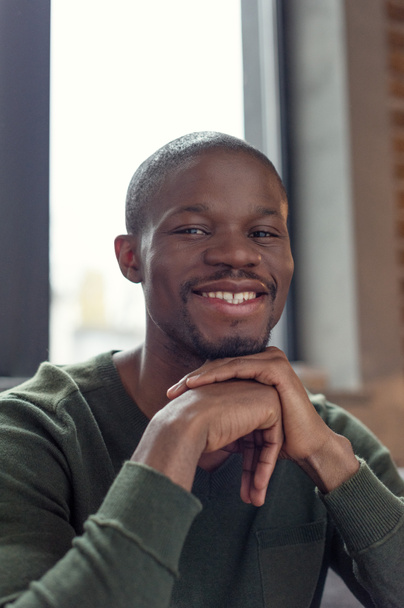 smiling african american man - Zdjęcie, obraz