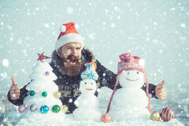 Hipster giving thumbs up hands in santa claus cap - 写真・画像