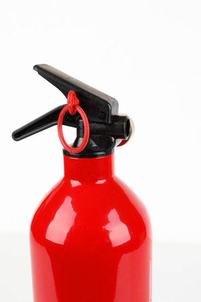 ein roter Feuerlöscher - Foto, Bild