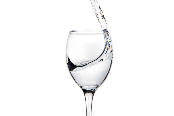Wineglass with splashing drops of fresh water - Foto, Imagen