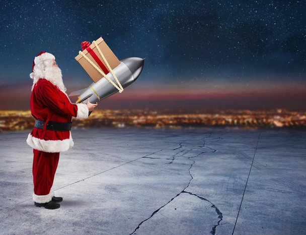Babbo Natale pronto a lanciare un razzo
  - Foto, immagini