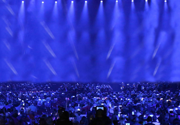 Blaulicht der Bühne bei Live-Konzert - Foto, Bild