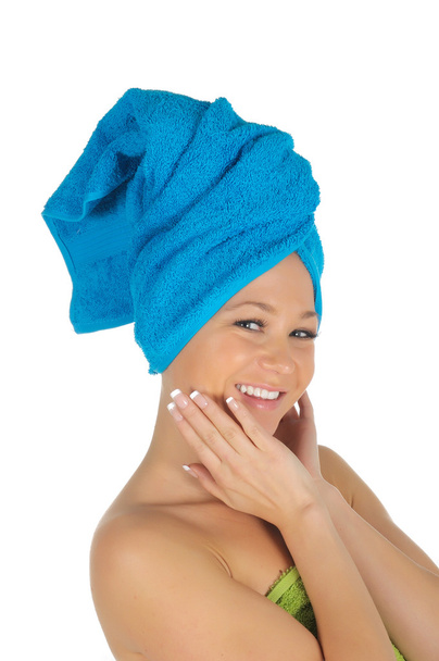 Spa lány. gyönyörű fiatal nő után fürdő kék törülközővel. elszigetelt fehér - Fotó, kép