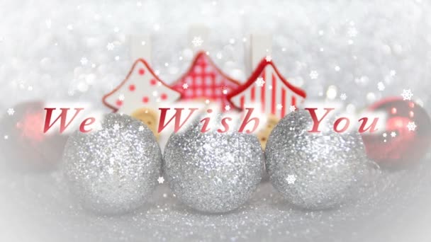 σας ευχόμαστε καλά Χριστούγεννα και Ευτυχισμένο το νέο έτος κείμενο, χριστουγεννιάτικα δέντρα και στολίδια με χιόνι - Πλάνα, βίντεο