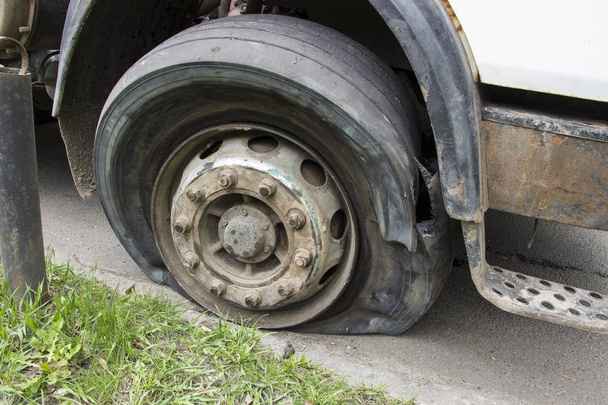 A broken front wheel, an old white truck. - Photo, Image