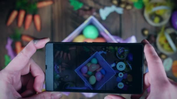 4K composition de Pâques d'en haut de Smartphone prenant des photos
 - Séquence, vidéo