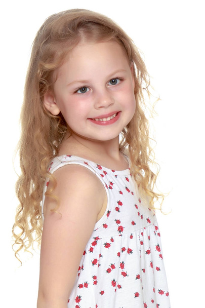 Portret van een mooi klein meisje - Foto, afbeelding