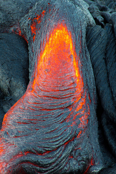 Gros plan d'une coulée de lave Pahoehoe
 - Photo, image