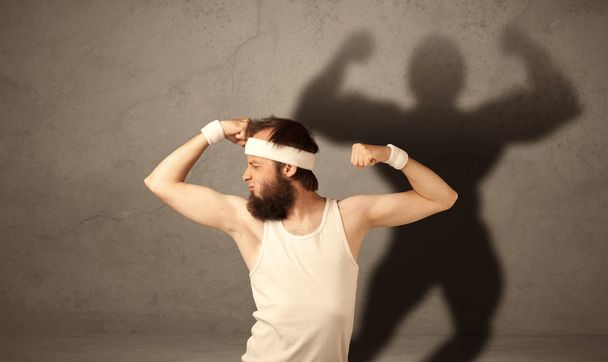 Homem magro com sombra musculosa - Foto, Imagem