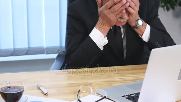 Tired businessman with laptop falling asleep in office - Video