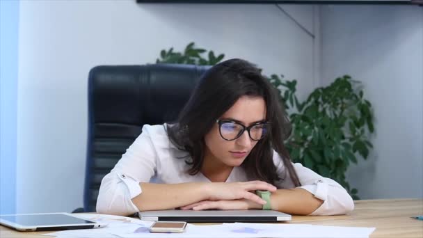 A beautiful successful woman talking on phone at the modern office - Filmati, video