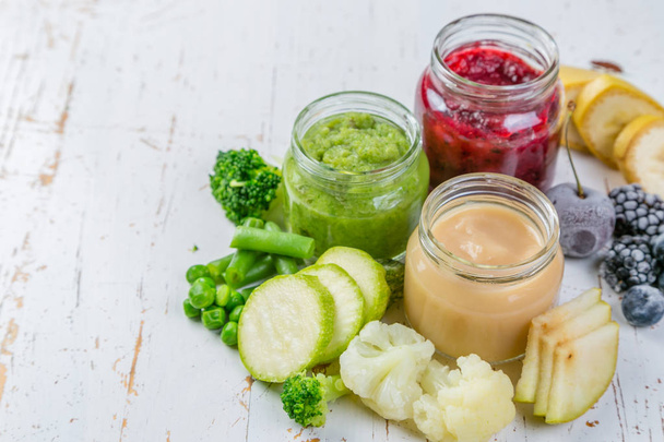 Colorful baby food purees in glass jars - Foto, imagen