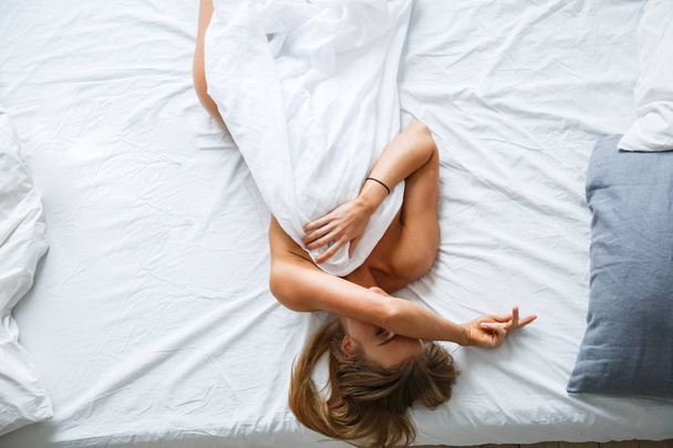 Beautiful girl in bed - Фото, изображение