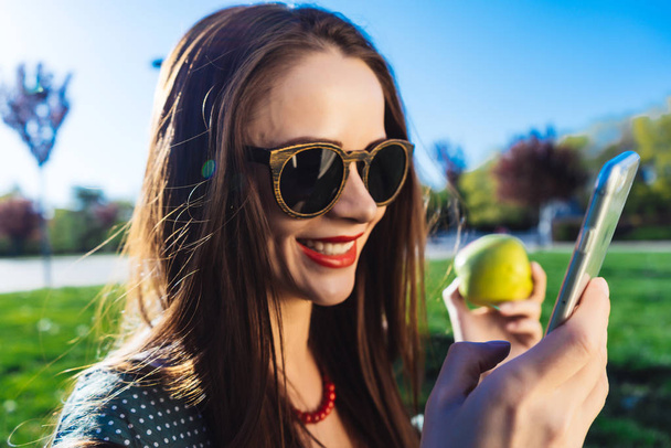 Woman use app in smartphone,looking something,healthy teeth - Valokuva, kuva