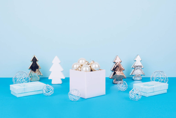 Christmas tree balls on a blue background - Fotoğraf, Görsel