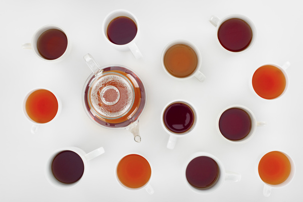 chá de ervas em copos e chaleira
 - Foto, Imagem