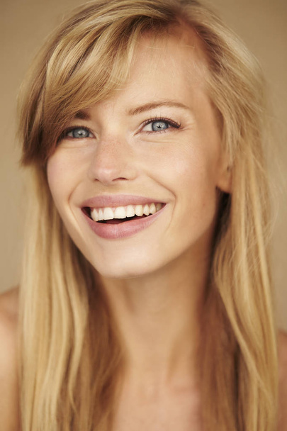laughing blue eyed woman  - Foto, immagini