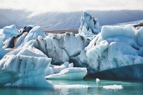 Beautiful cold landscape picture of icelandic glacier lagoon bay, - Фото, зображення