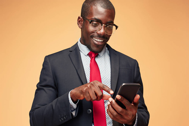 Young african business man on the phone - Φωτογραφία, εικόνα
