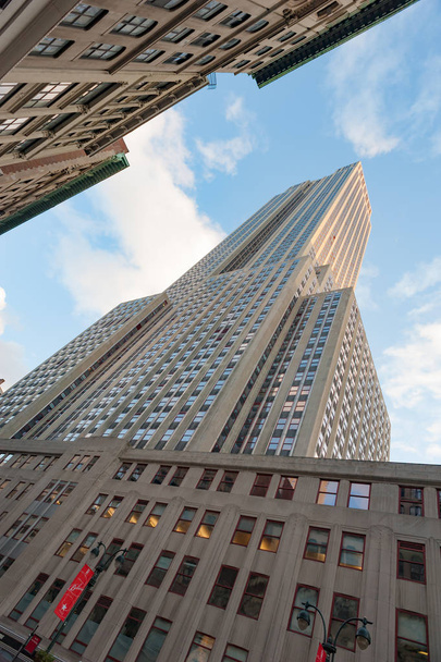 Empire State building low vertical view against blue sky - Fotografie, Obrázek