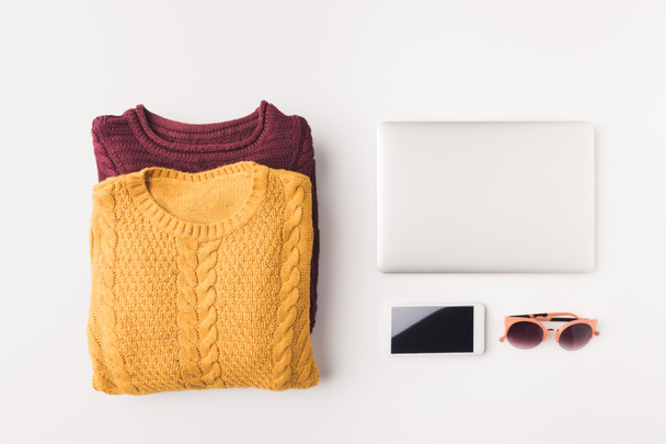 sweaters, laptop and smartphone - Foto, afbeelding