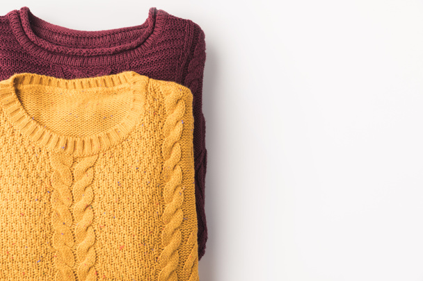 burgundy and yellow sweaters - 写真・画像