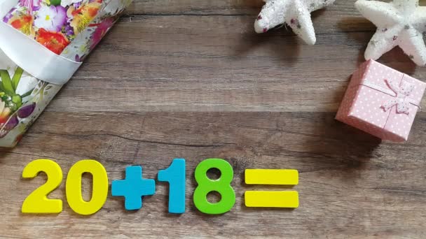 Operaciones matemáticas con el número 2018 con un signo de interrogación. El concepto para el nuevo año
. - Imágenes, Vídeo