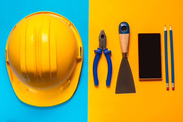 Építőipari eszközök, színes háttérrel - Fotó, kép