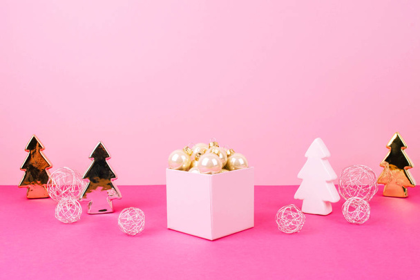 Christmas tree balls on a pink background - Fotoğraf, Görsel
