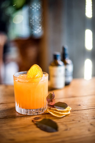 Alcoholic cocktail with fresh orange - Фото, зображення