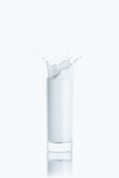 splash of milk in glass - Valokuva, kuva