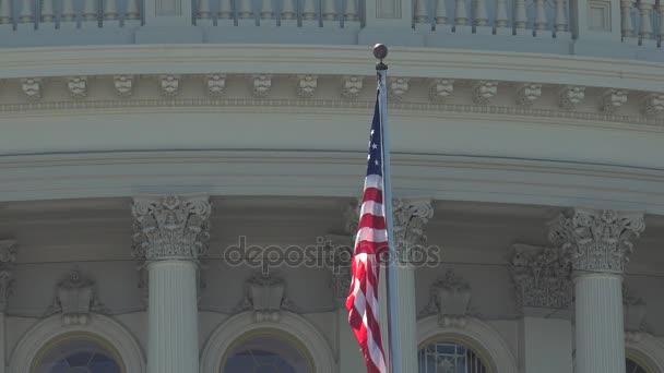 WASHINGTON, DC, EUA - Circa 2017: O Capitólio dos EUA, muitas vezes chamado de Capitólio, é a sede do Congresso dos EUA, e a sede do poder legislativo do governo federal dos EUA
. - Filmagem, Vídeo