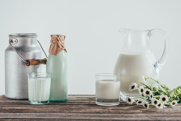 fresh milk on shabby wooden tabletop - Фото, зображення