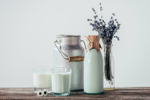 friss tej, virágok  - Fotó, kép