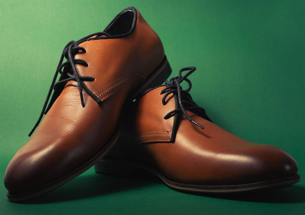 Brown sapatos masculinos
 - Foto, Imagem