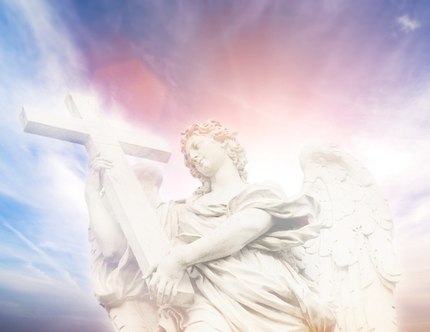 Estatua de Ángel en el Puente de Sant 'Angelo (Italia)
 - Foto, Imagen