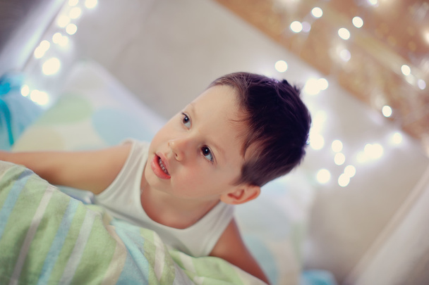 Boy in bed - Valokuva, kuva