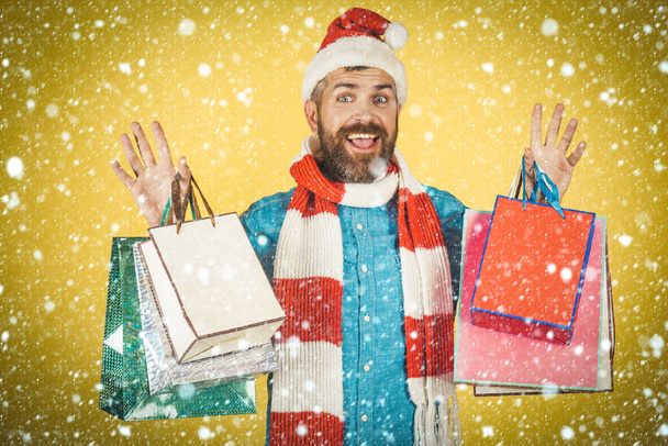 Christmas hipster shopper smile in santa hat and scarf - Valokuva, kuva