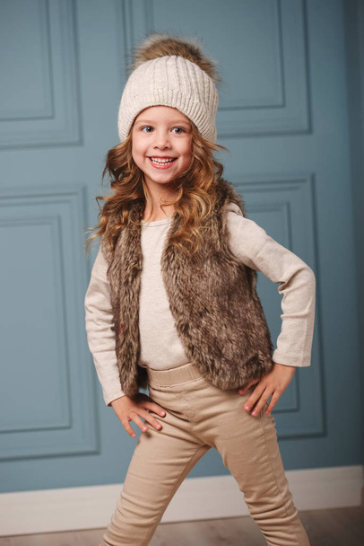 cute little girl with knitted hat - Φωτογραφία, εικόνα