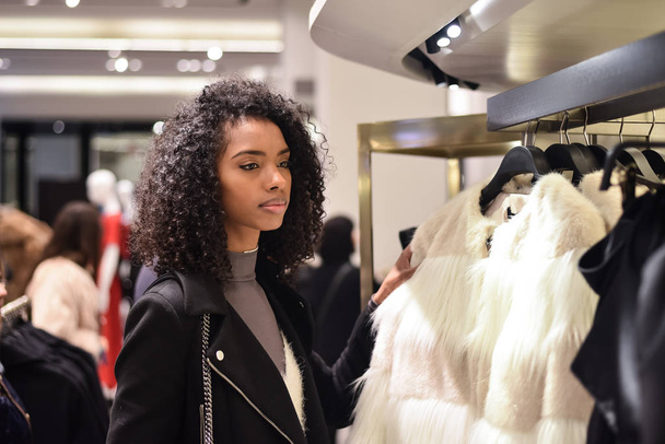 Black young woman doing shopping in a store - Foto, Bild