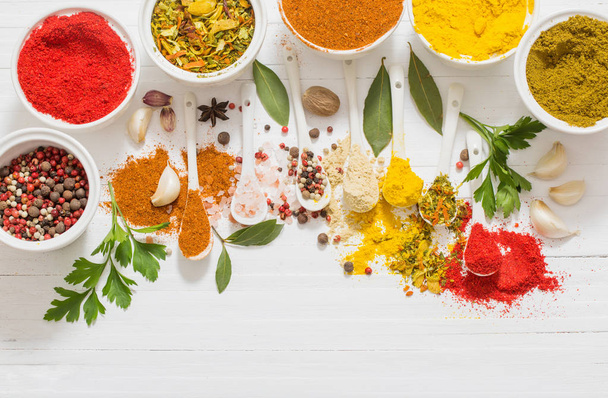 spices on white background - Foto, afbeelding