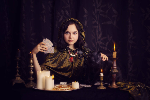 Young woman with divination cards in room - Foto, Imagem