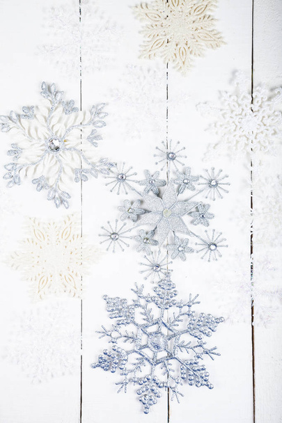 Silvery snowflakes on a wooden background - Foto, Imagen